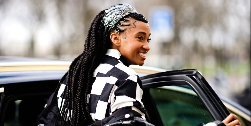 25 Hairstyles for Medium Length Hair Featuring Hair Clips