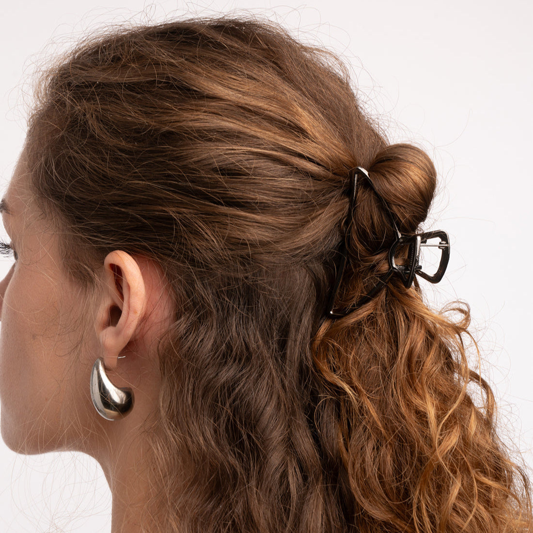 MIGHTY MOON METAL HAIR CLAW CLIP IN BLACK