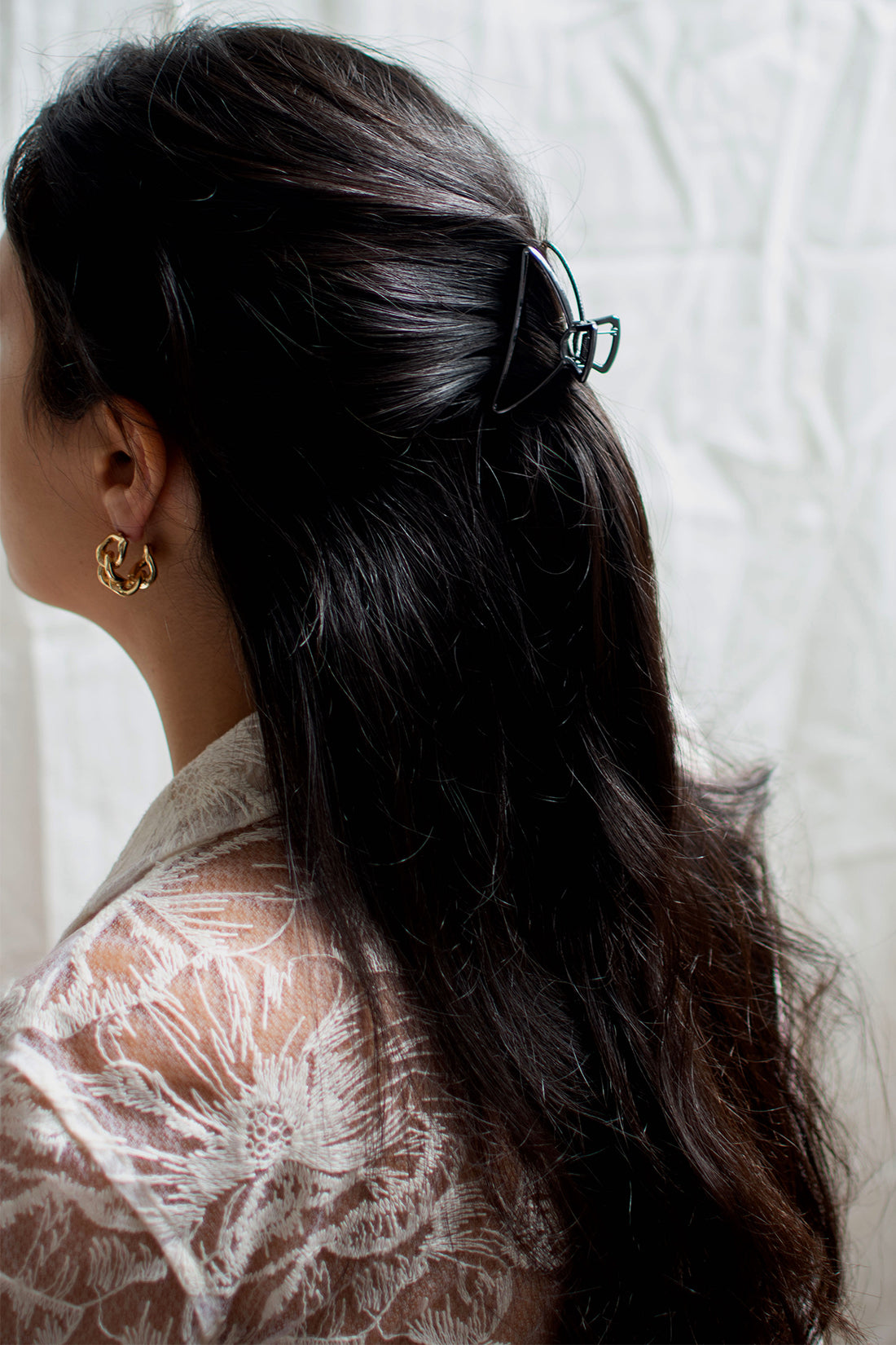 MEDIUM MIGHTY MOON HAIR CLAW CLIP IN BLACK